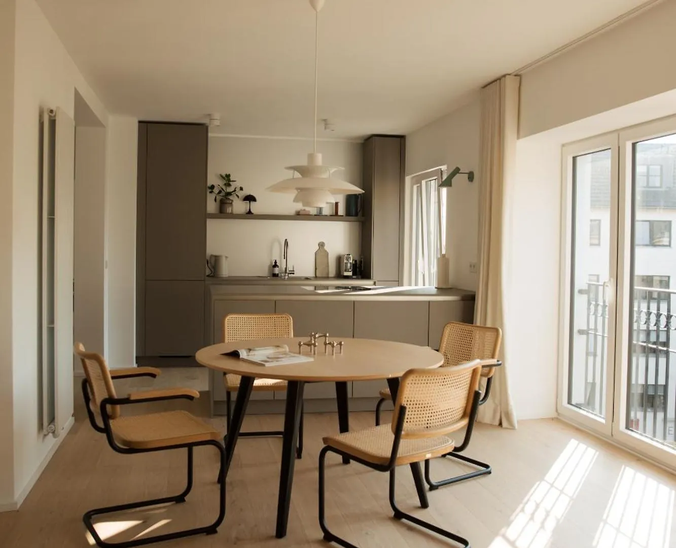 Designerwohnung In Der Suedstadt contacts